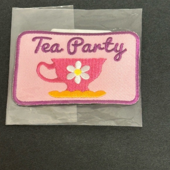 Girl Scouts Brownie Trail Adventure Badge Patch NEW IN PACKAGE - Picture 1 of 6